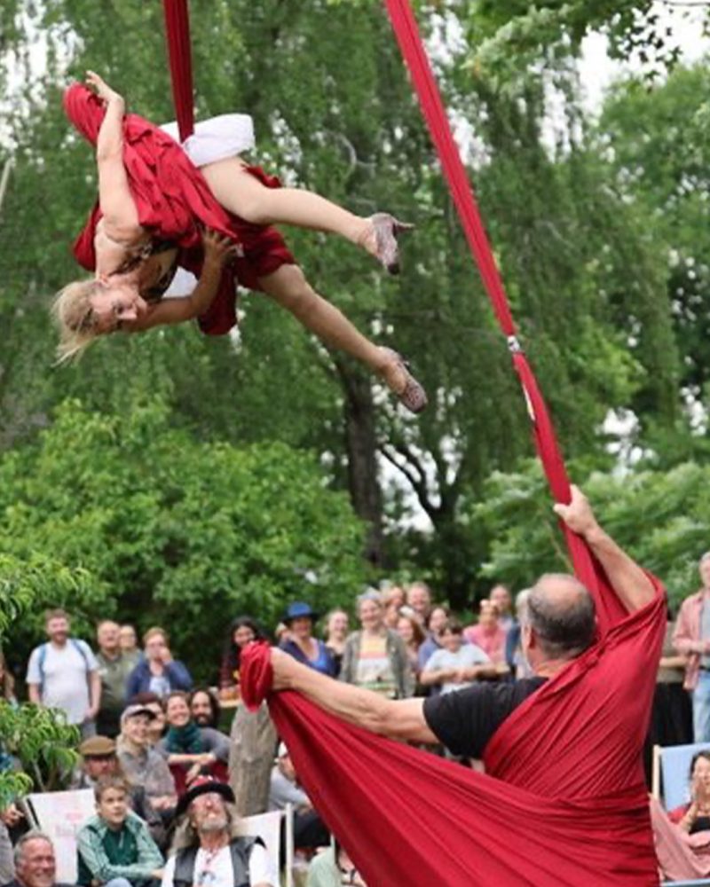 BLIND DATE – eine Luftartistik-Show über Rolemodels & Schönheitsideale