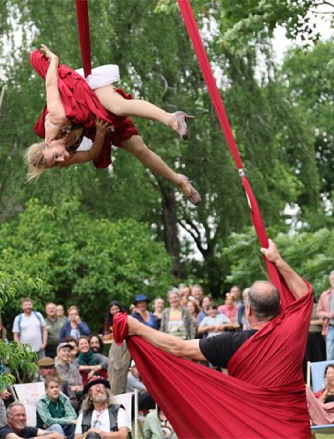 BLIND DATE – eine Luftartistik-Show über Rolemodels & Schönheitsideale